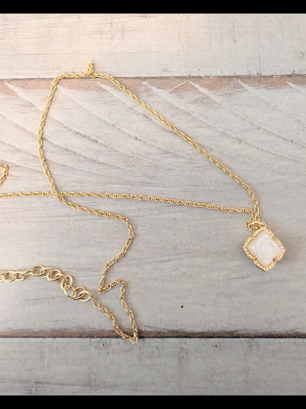 Kendra Scott Mallory Rose Necklace Gold And Mother Of Pearl